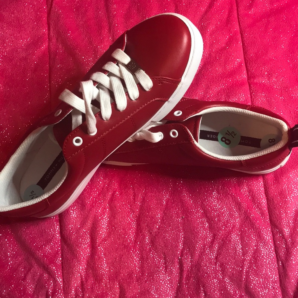 Tommy Hilfiger Women’s Logo Tape Sneaker Red